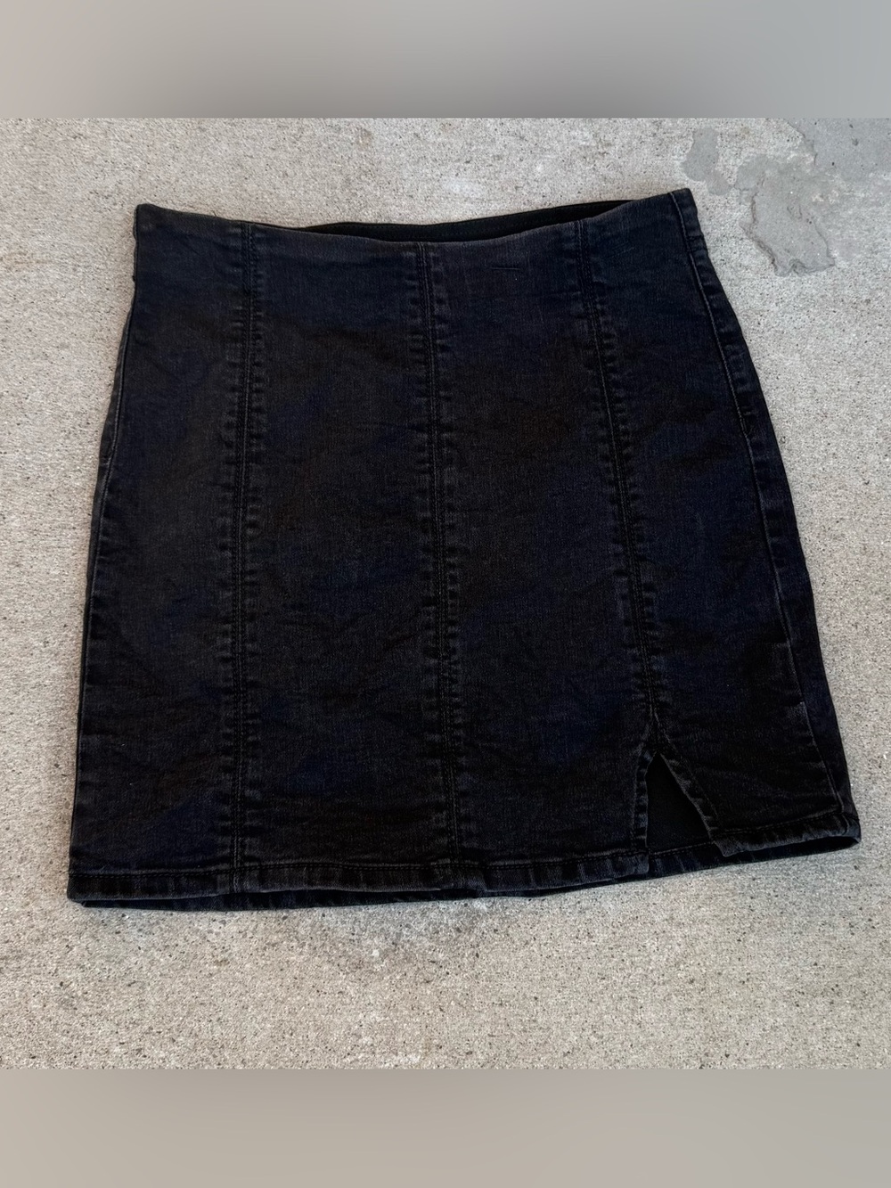 Free People Modern Femme Washed Black Denim Mini Skirt Slit Size XS